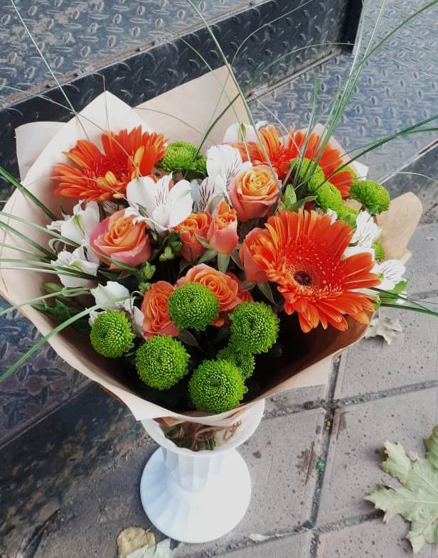 Букет цветов из: Герберы, Хризантемы, Альстромерии и Розы в Свирске