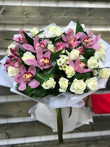 Букет цветов из: Розы и Хризантемы в Свирске