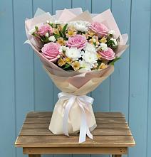 Букет цветов из:  Гвоздики, Орхидеи и Розы #REPLACE_PRED# Свирске