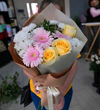 Букет цветов из:  Герберы, Розы и Хризантемы в Свирске