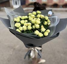 Букет Белые кустовые розы Солинеро в Свирске