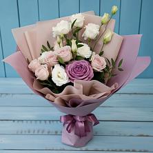 Букет цветов из:  Розы и Лизиантусы в Свирске