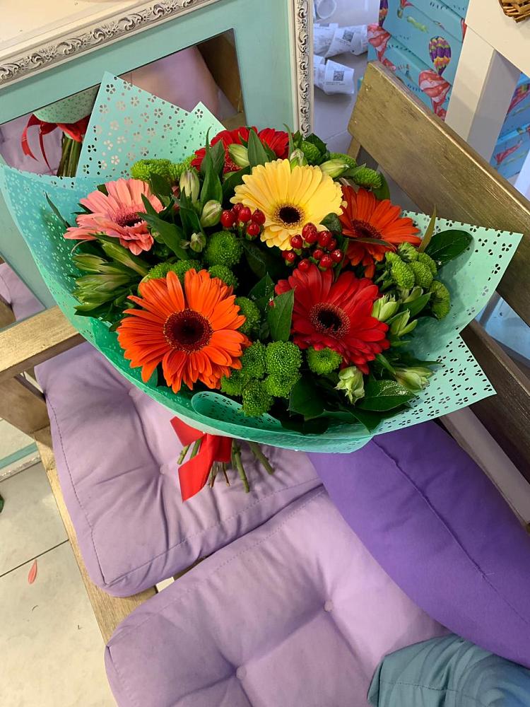 Букет цветов из: Герберы, Хризантемы и Альстромерии в Свирске