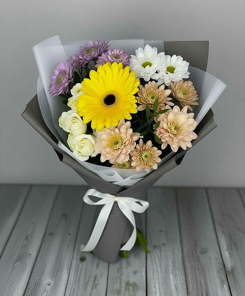 Букет цветов из: Розы, Герберы и Хризантемы в Свирске