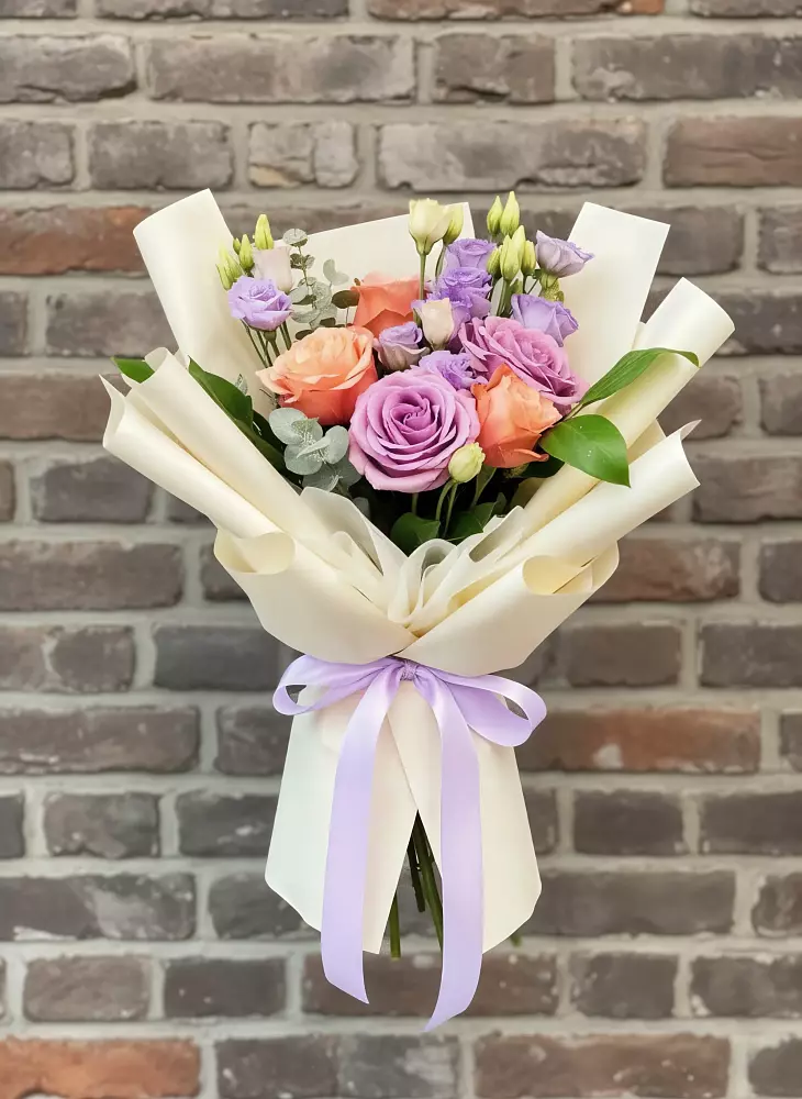 Букет цветов из: Лизиантусы и Розы в Свирске