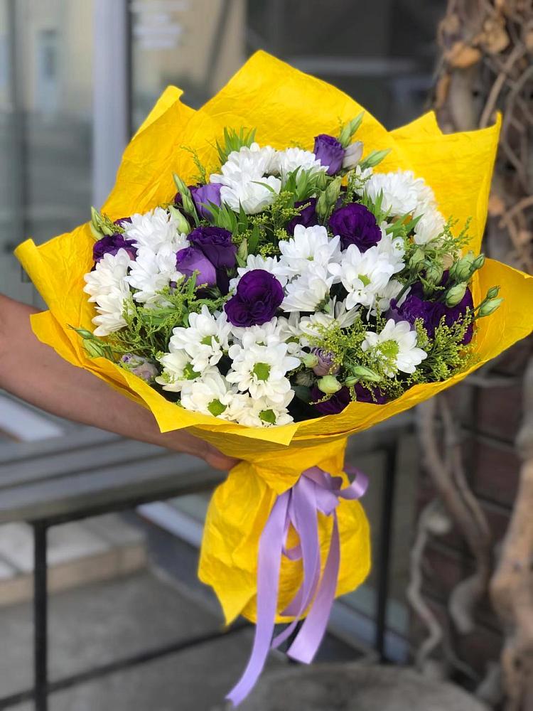 Букет цветов из: Ирисы, Хризантемы и Ромашки в Свирске