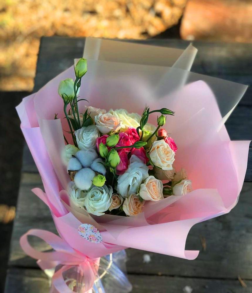 Букет цветов из: Розы и Лизиантусы в Свирске