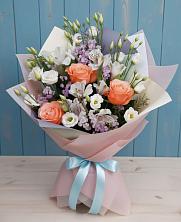 Букет цветов из:  Лизиантусы, Розы, Альстромерии и Гипсофила в Свирске