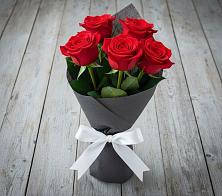 Букет 5 Красных роз Эдлесс Лав в Свирске