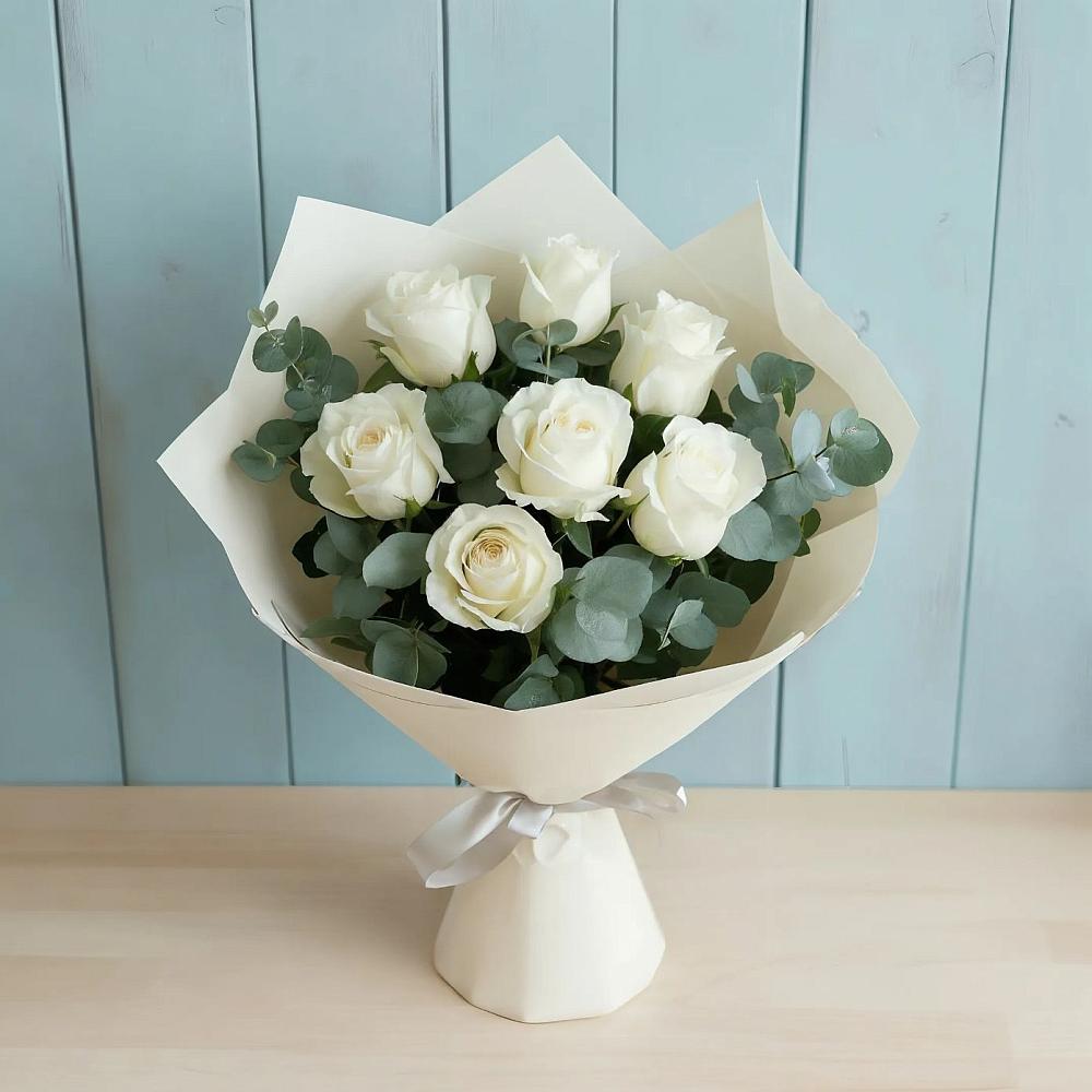 Букет Белые розы в Эвкалипте в Свирске