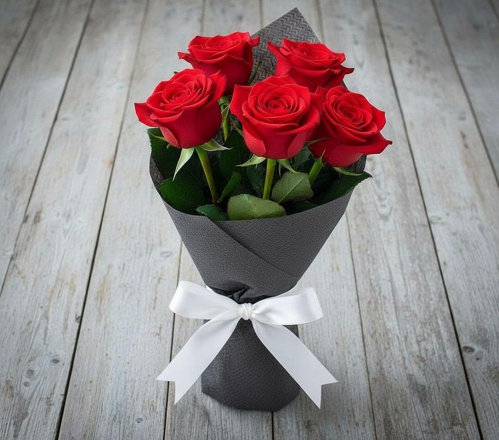 Букет 5 Красных роз Эдлесс Лав в Свирске