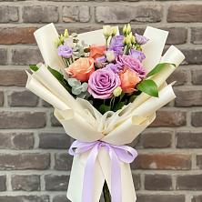 Букет цветов из:  Лизиантусы и Розы в Свирске