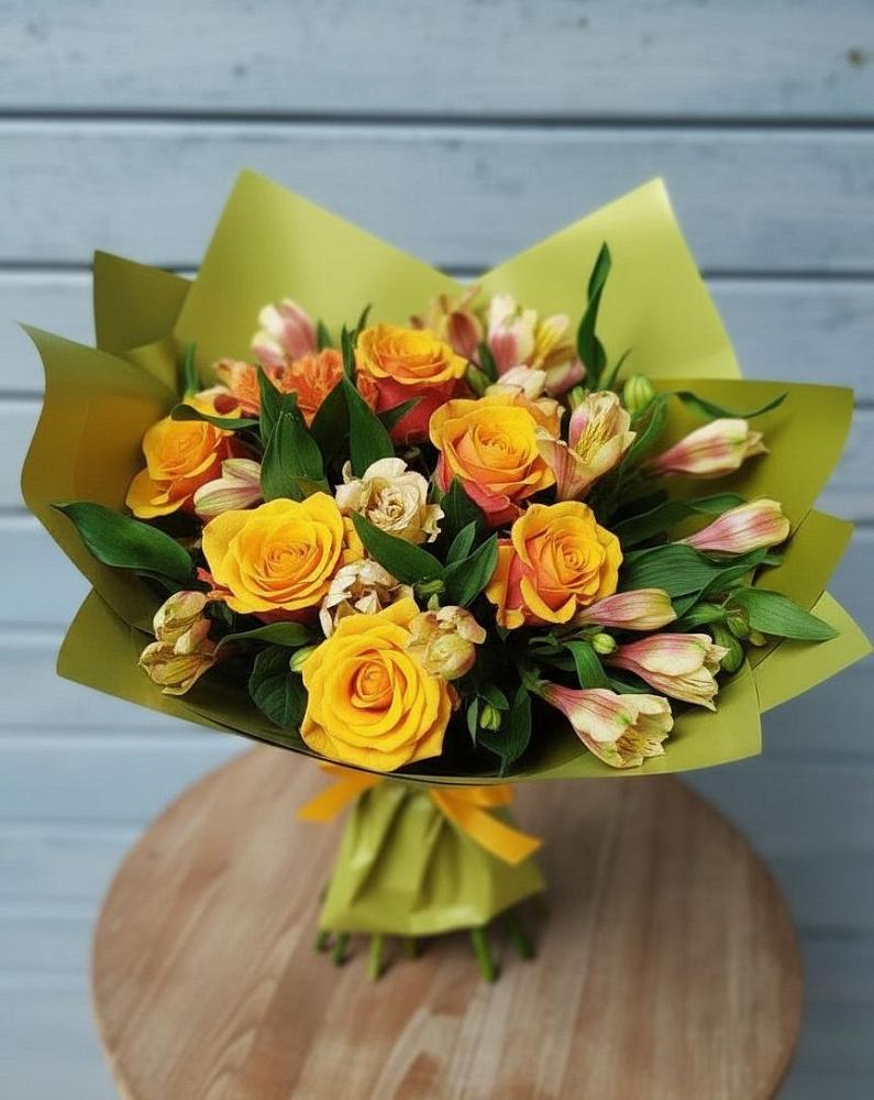 Букет цветов из: Альстромерии и Розы в Свирске