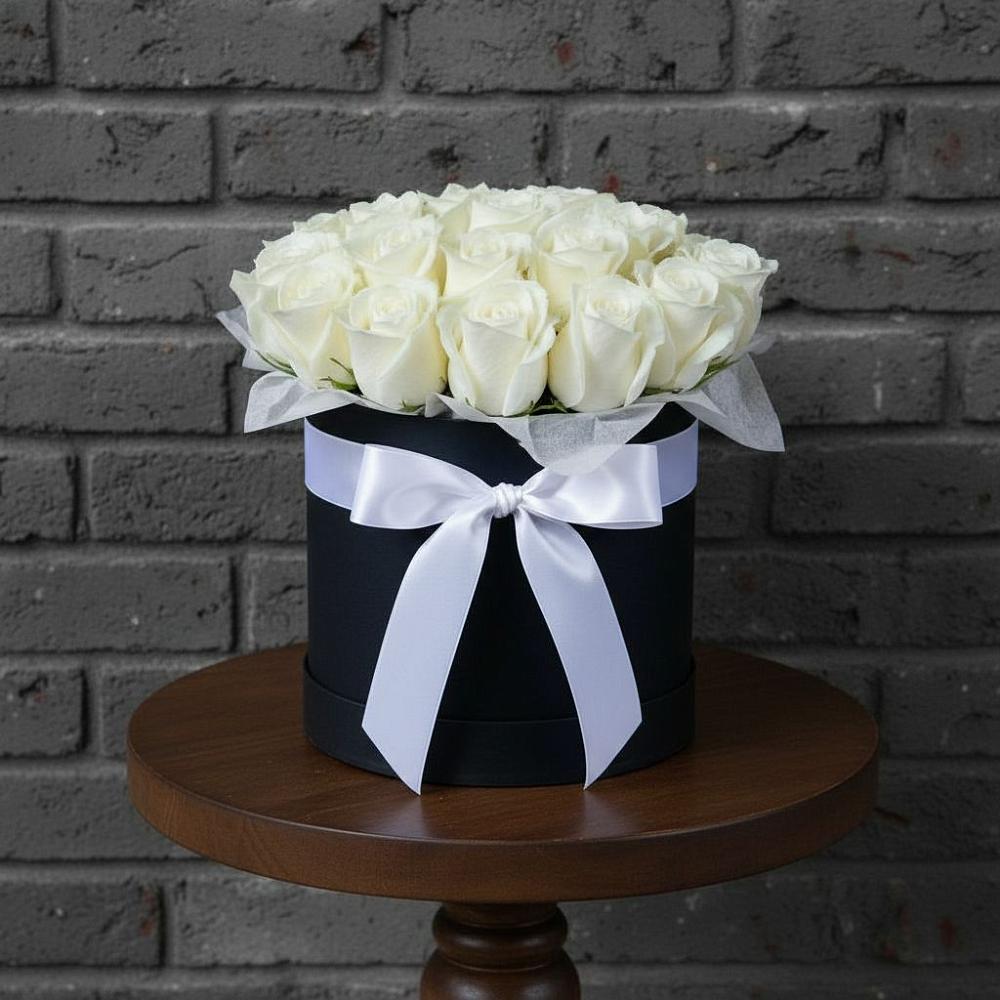 Цветочная композиция из Розы в шляпной коробке в Свирске