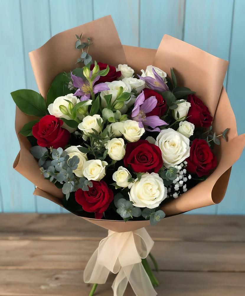 Букет цветов из: Розы и Альстромерии в Свирске