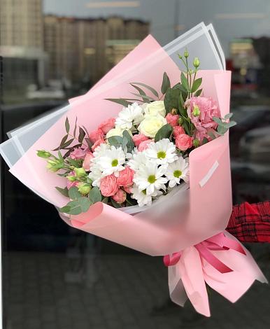 Букет цветов из: Розы, Лизиантусы и Хризантемы в Свирске